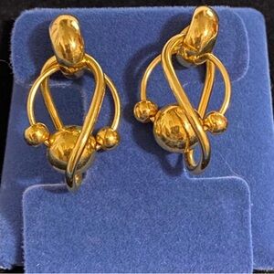 Gold toned dangle 3D earrings